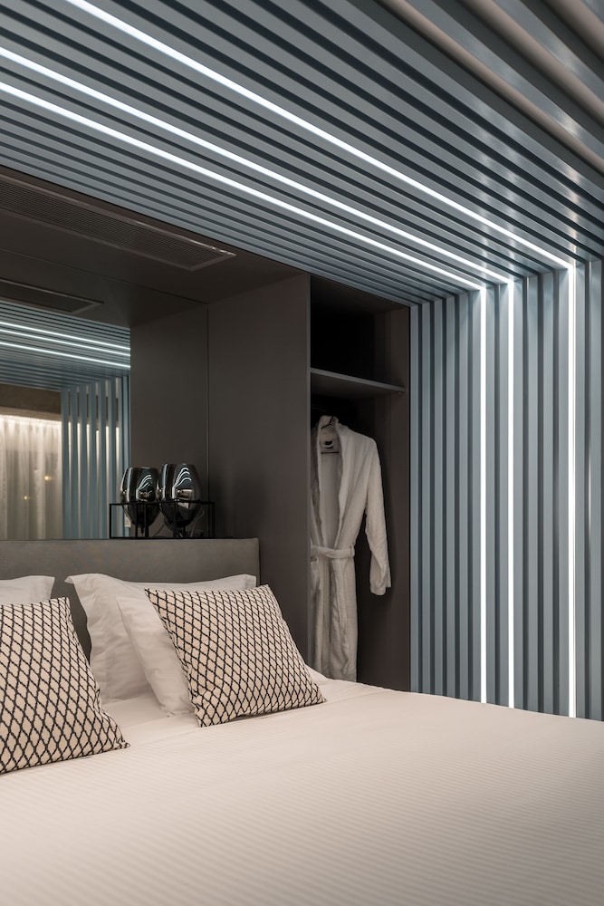 Urban Suites 16