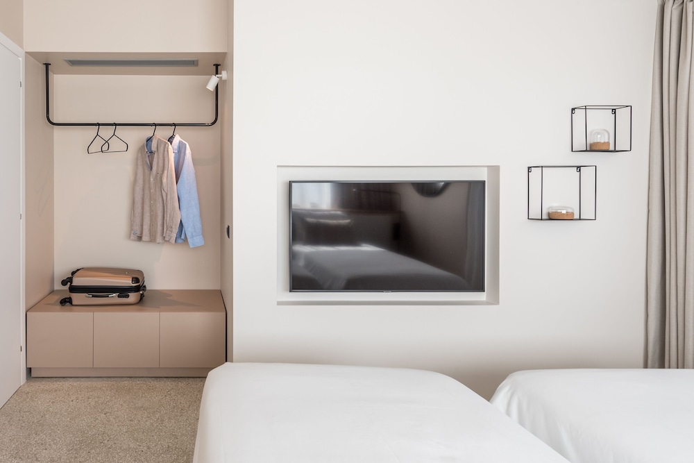 Urban Suites 8