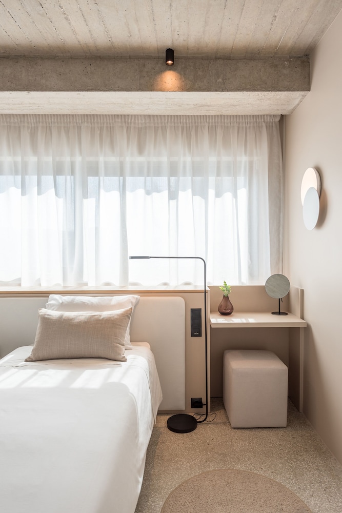 Urban Suites 9