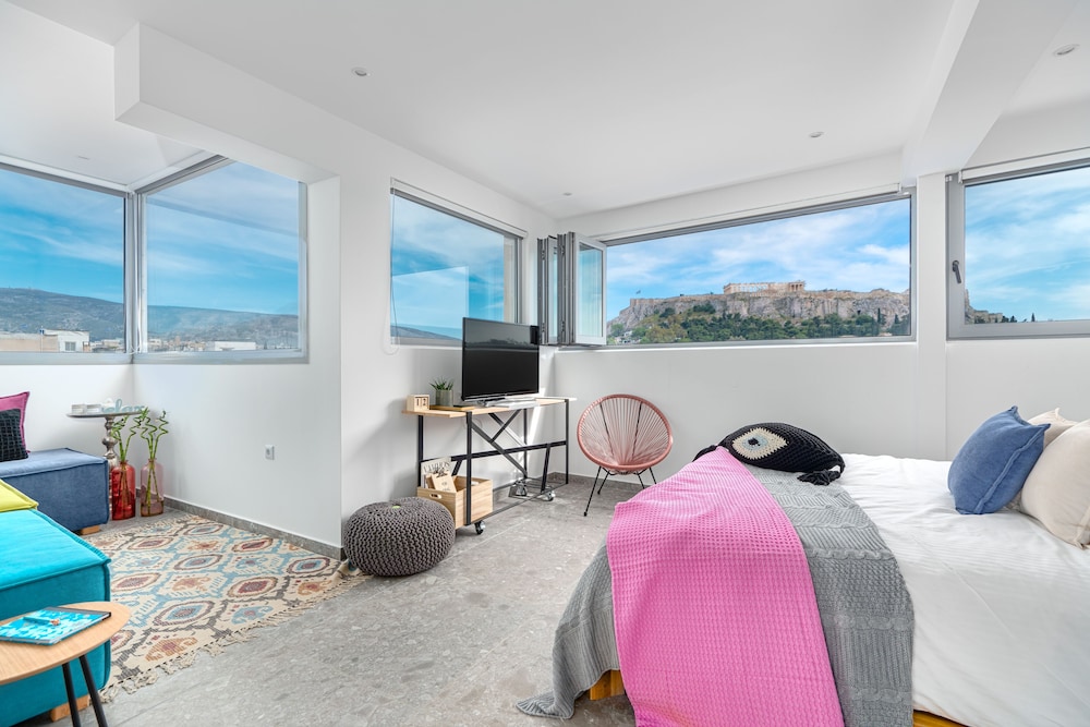 Mythos Luxury Suites 1