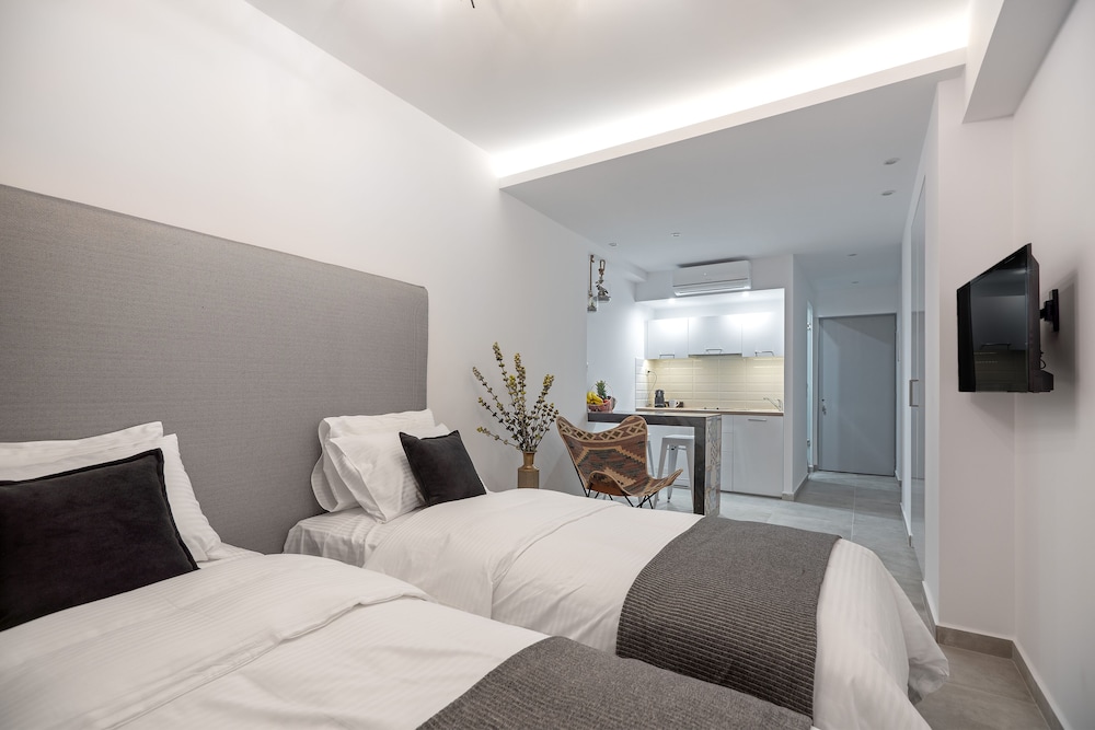 Mythos Luxury Suites 22