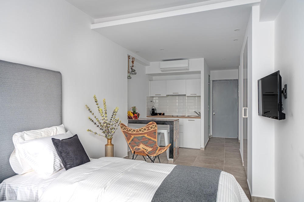 Mythos Luxury Suites 24