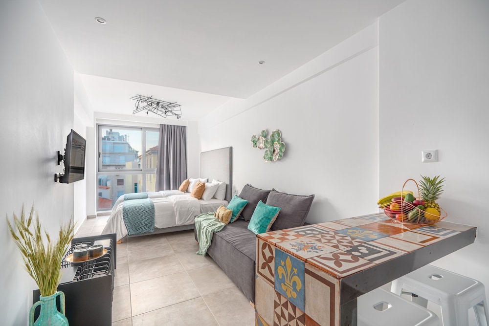 Mythos Luxury Suites 14