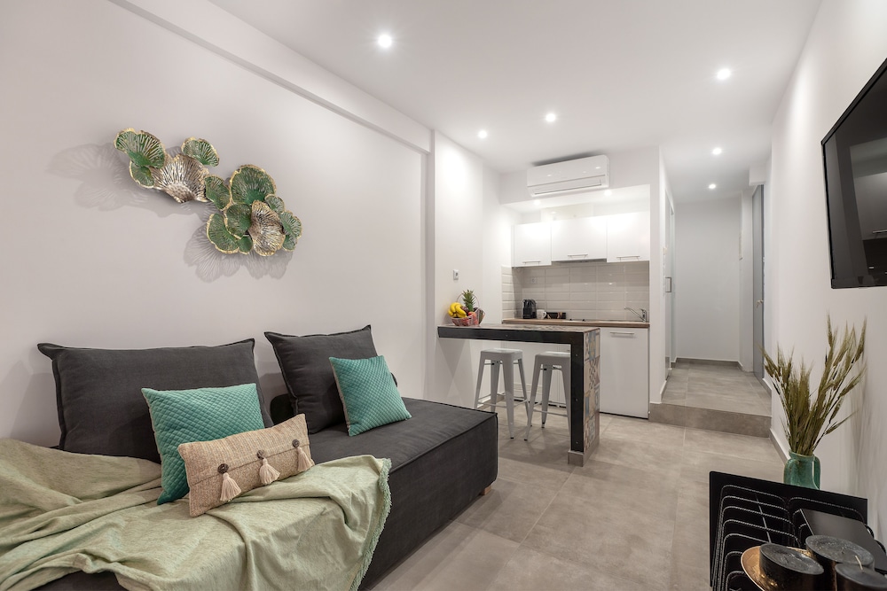 Mythos Luxury Suites 16