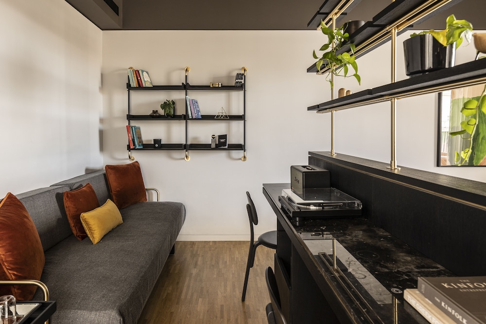 The Modernist Athens 24