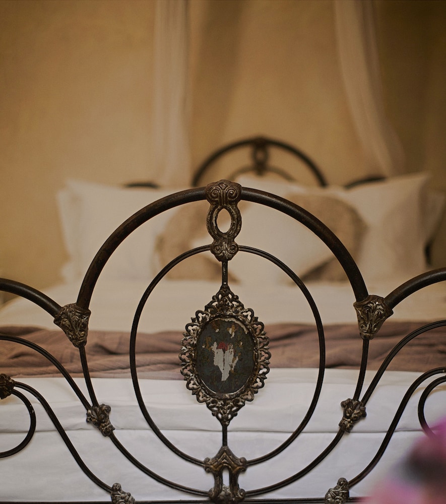 Shila Athens 5