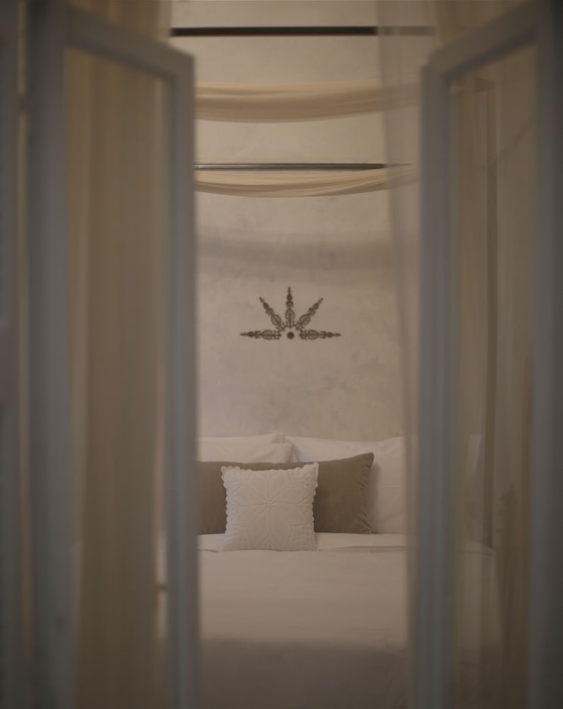 Shila Athens 9