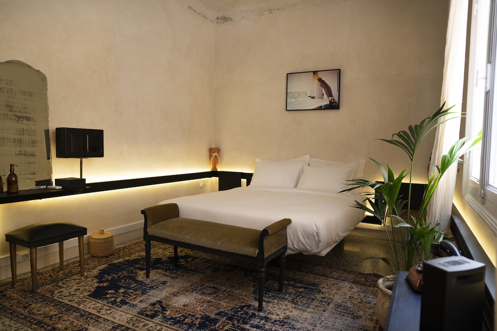 Shila Athens 15