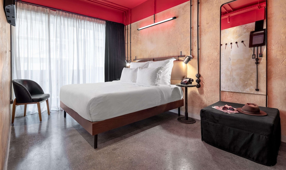 Max Brown Downtown Athens 22