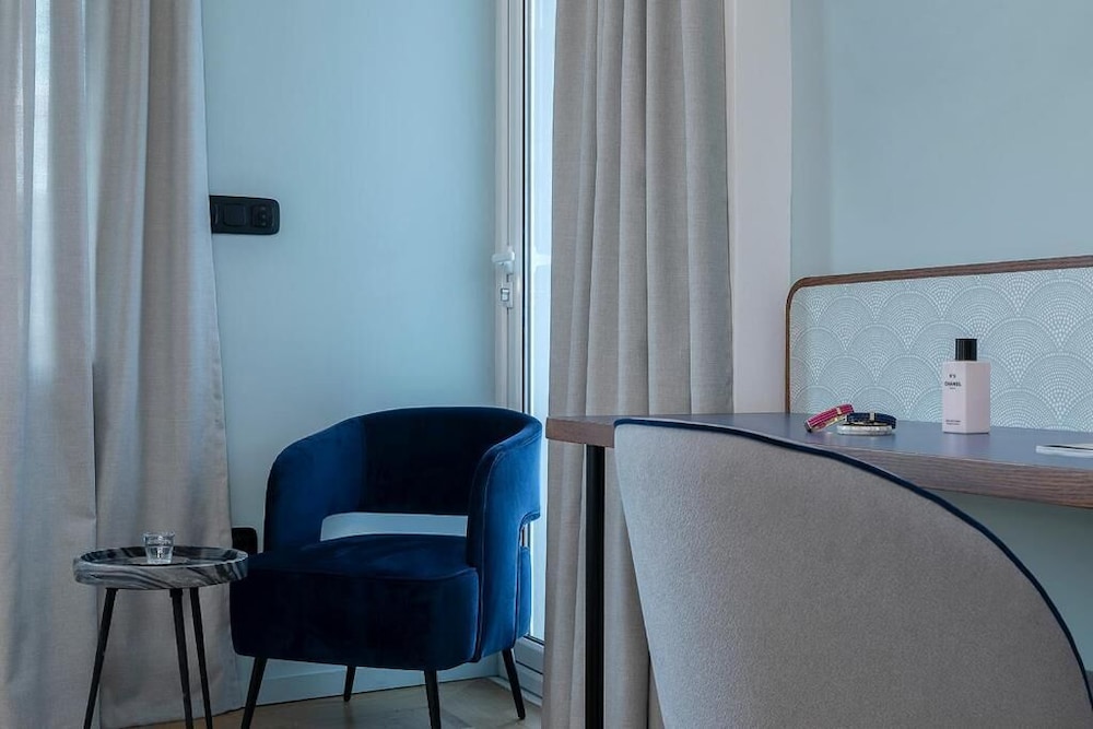 Acro Urban Suites 7