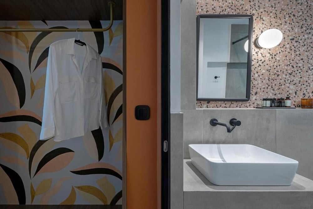 Acro Urban Suites 18