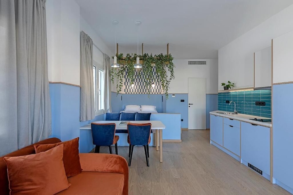 Acro Urban Suites 10