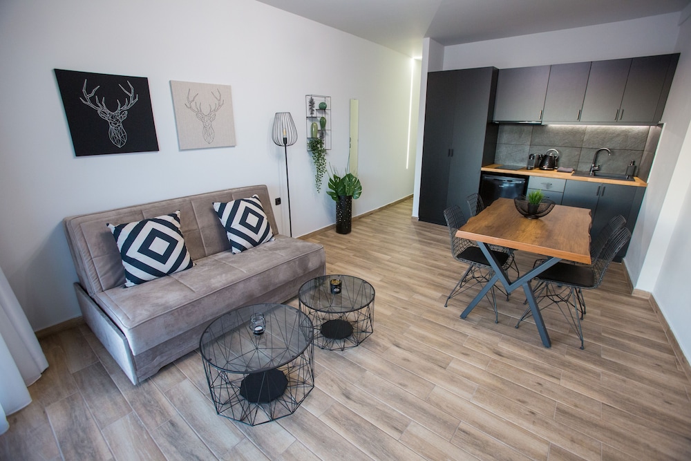 Raise Acropolis View Suites 14