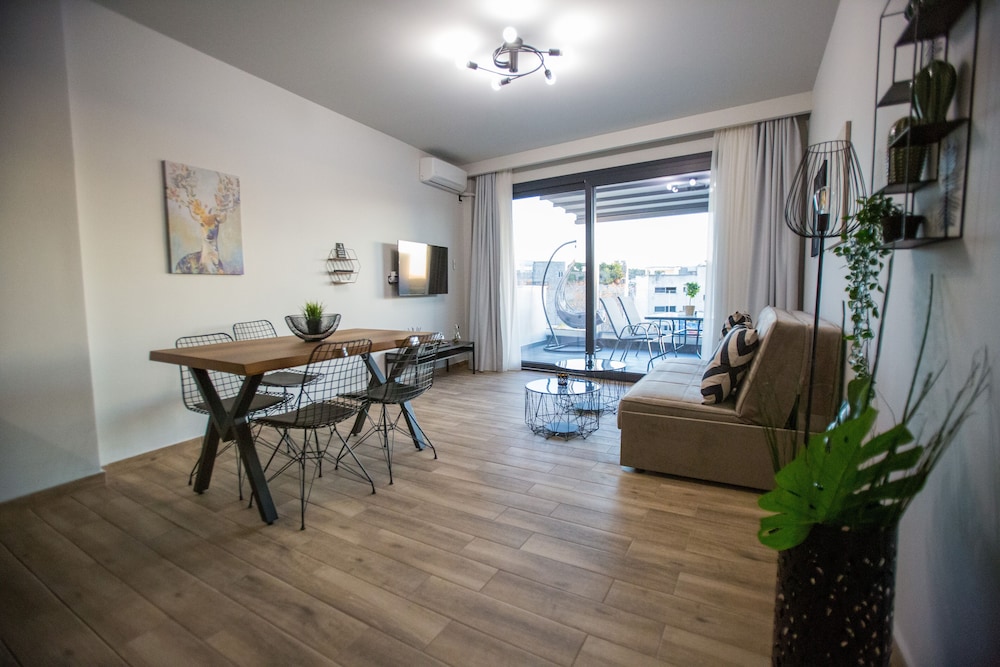 Raise Acropolis View Suites 12