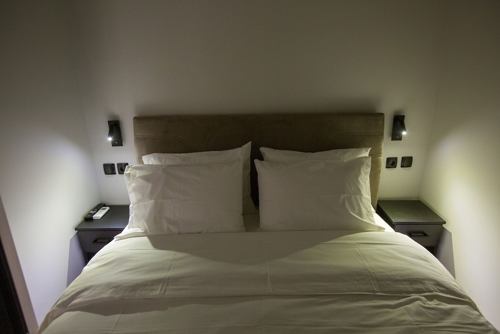 Raise Acropolis View Suites 5