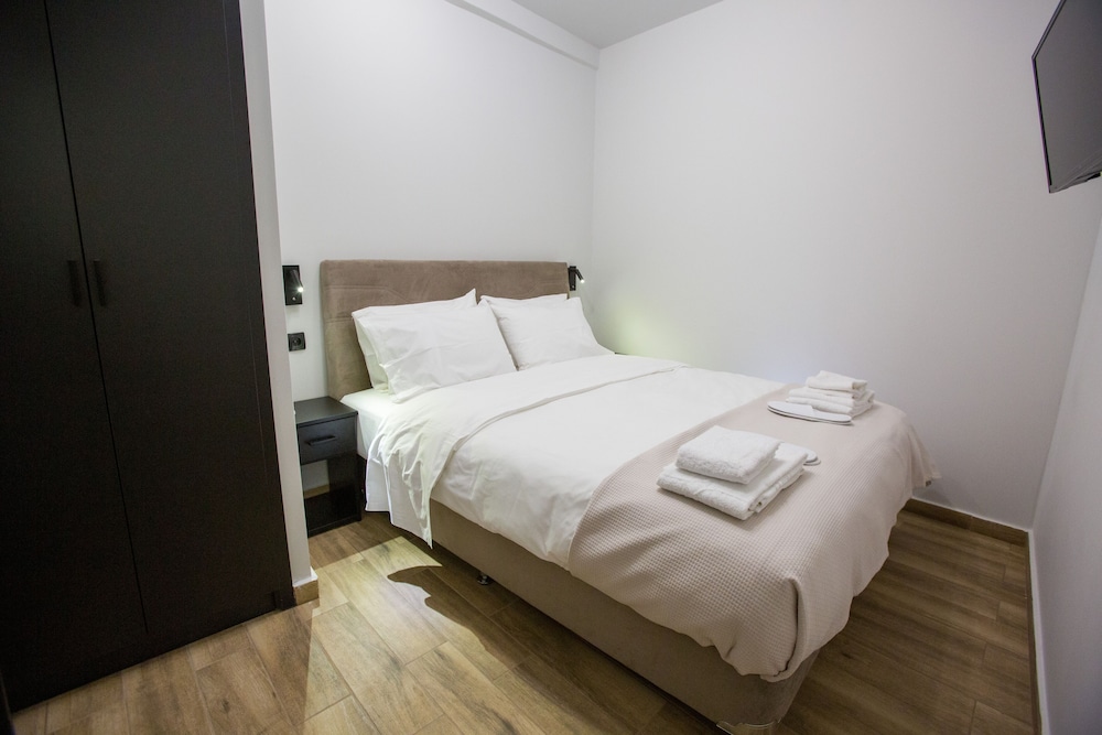 Raise Acropolis View Suites 4