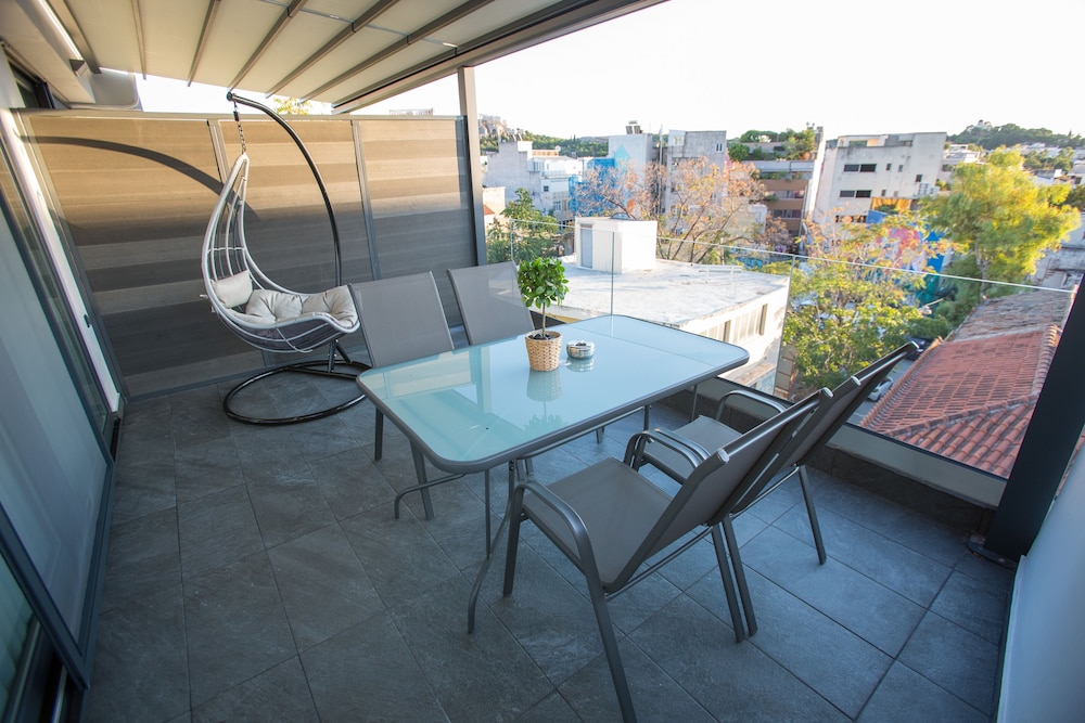 Raise Acropolis View Suites 18