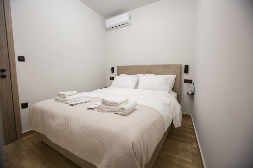 Raise Acropolis View Suites 2