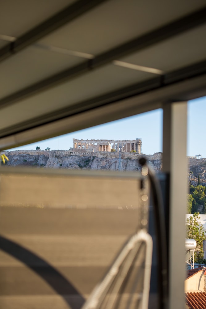 Raise Acropolis View Suites 17