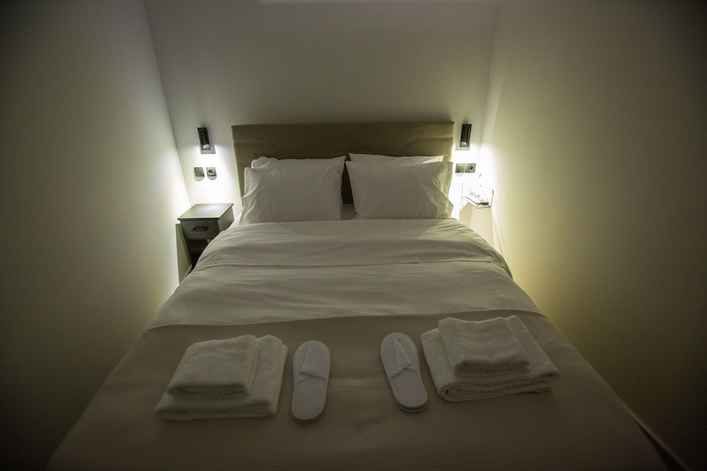 Raise Acropolis View Suites 3