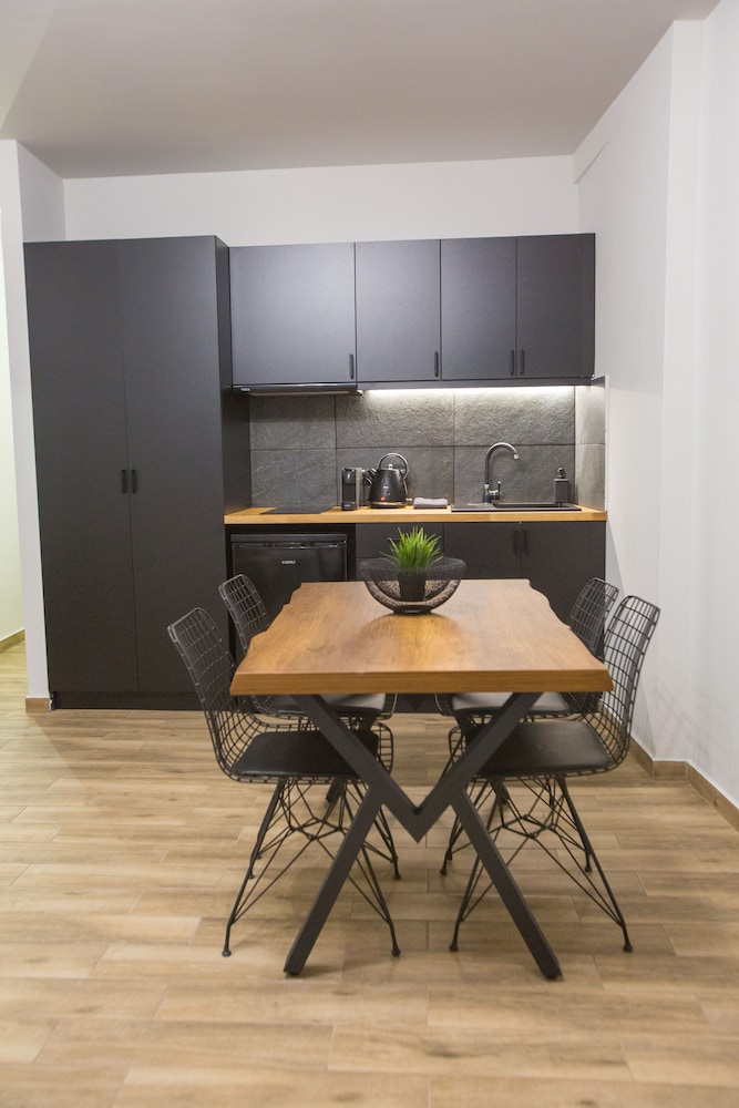 Raise Acropolis View Suites 8