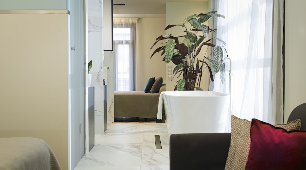 The Gem Society Hotel 14