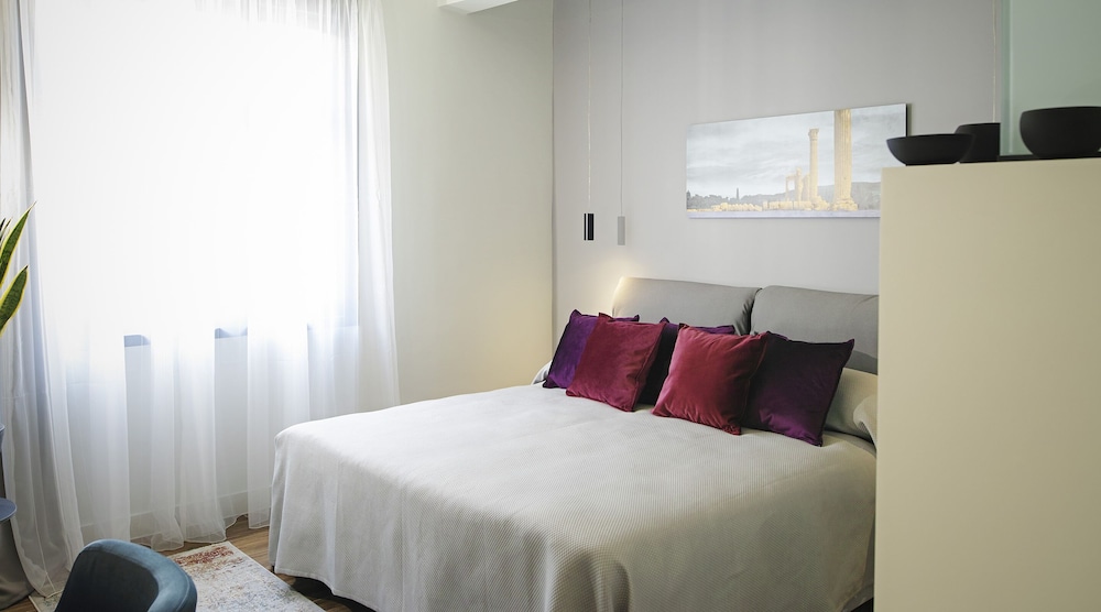 The Gem Society Hotel 5