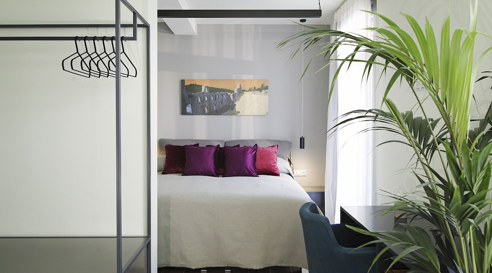 The Gem Society Hotel 8