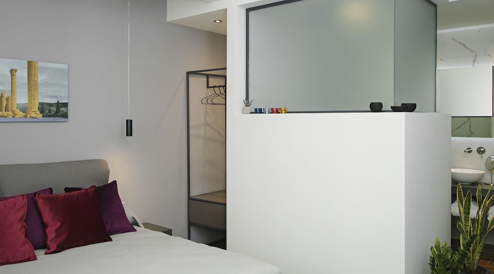 The Gem Society Hotel 4
