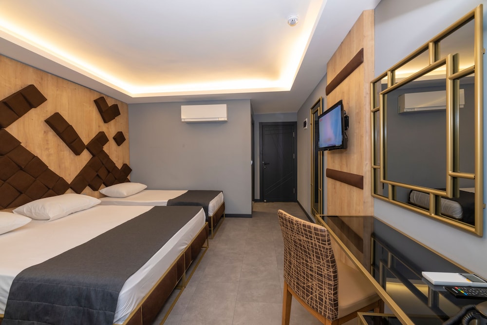Fly And Stay Airport Hotel 12