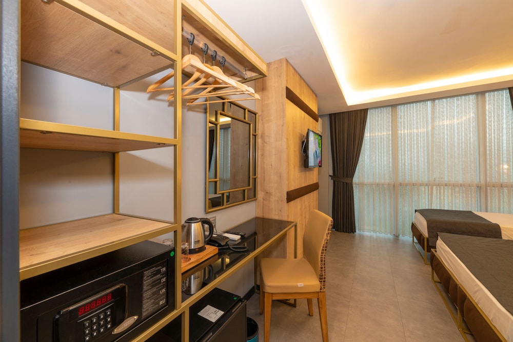 Fly And Stay Airport Hotel 17