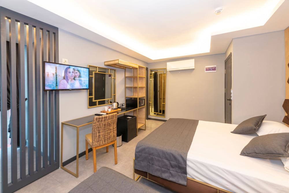 Fly And Stay Airport Hotel 18