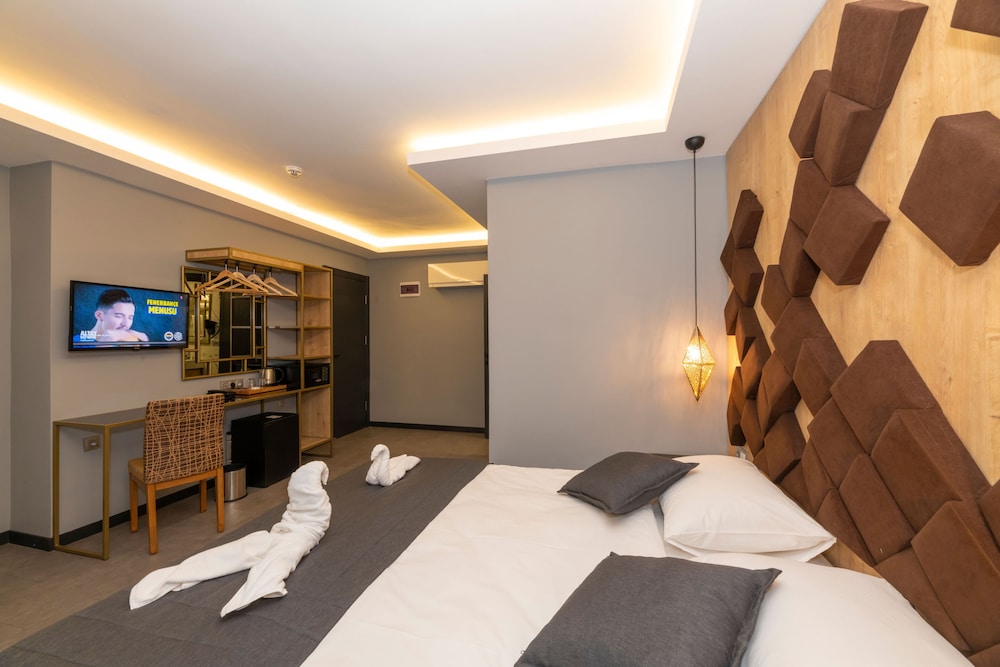 Fly And Stay Airport Hotel 11