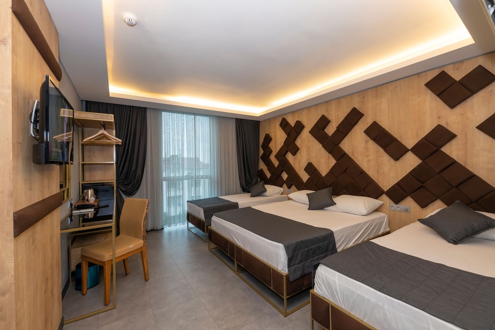 Fly And Stay Airport Hotel 20