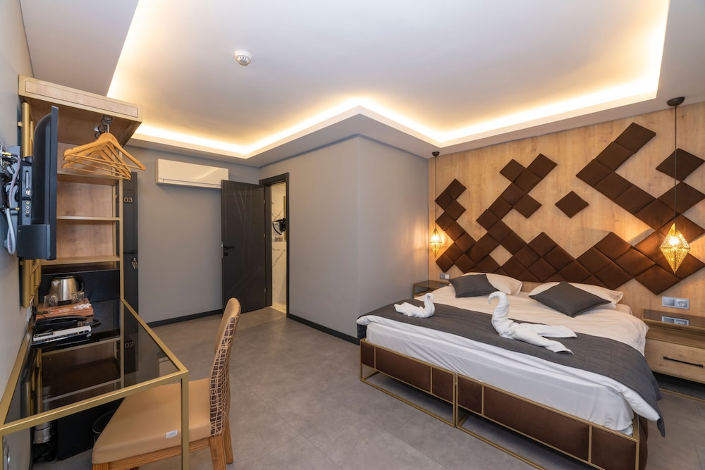 Fly And Stay Airport Hotel 8