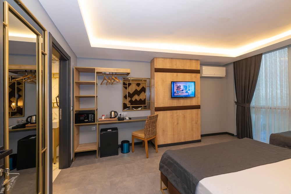 Fly And Stay Airport Hotel 22