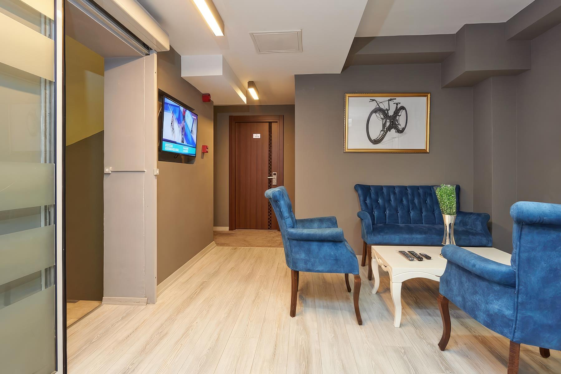 Renzo Hotel 5