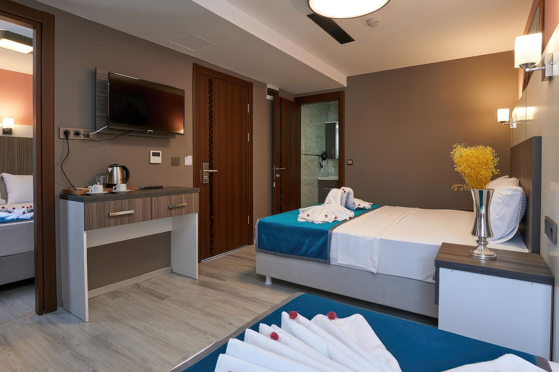 Renzo Hotel 8