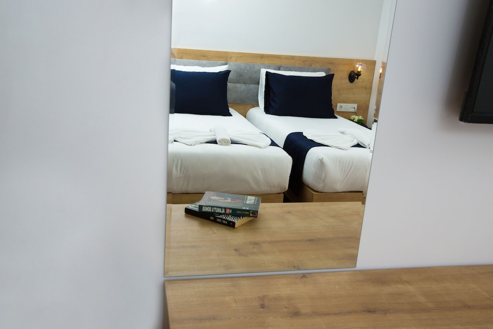 Golden Street Hotel 12