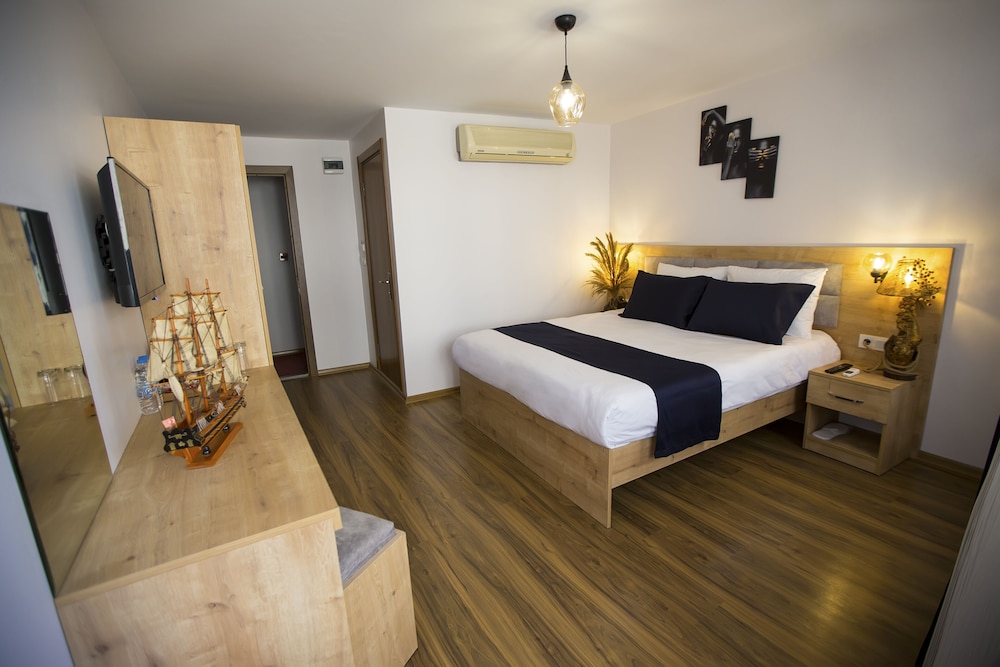 Golden Street Hotel 23