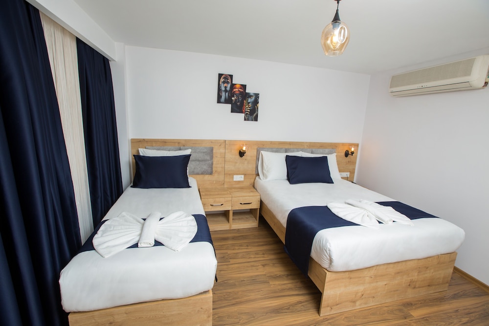 Golden Street Hotel 18