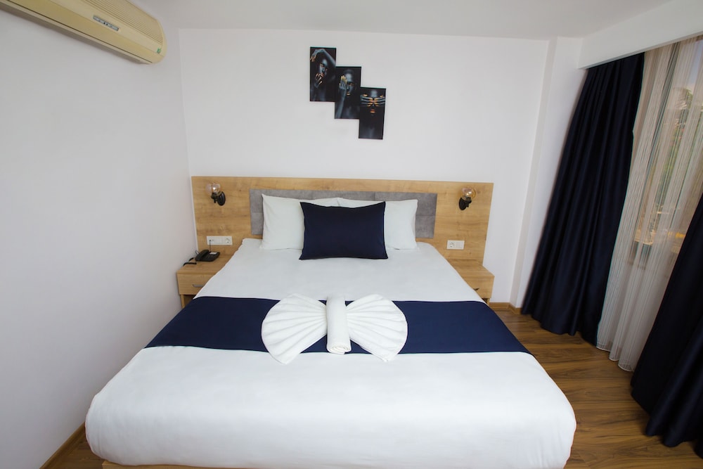 Golden Street Hotel 13