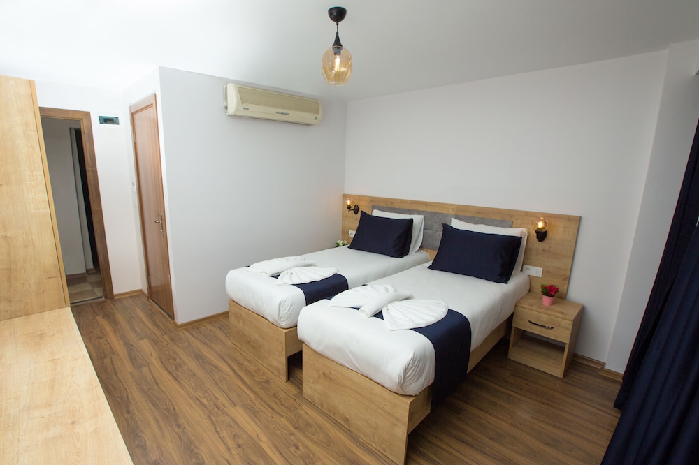 Golden Street Hotel 8