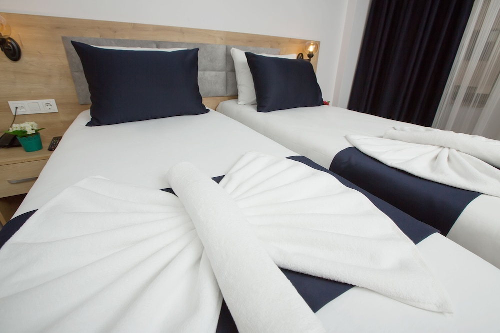 Golden Street Hotel 7