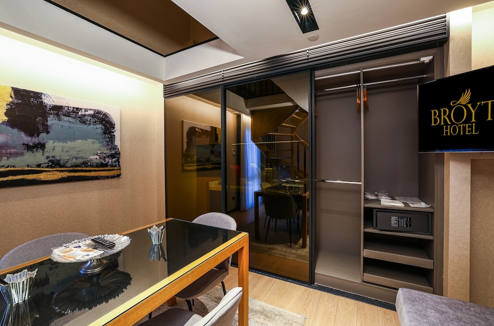 Broyt Hotel 22