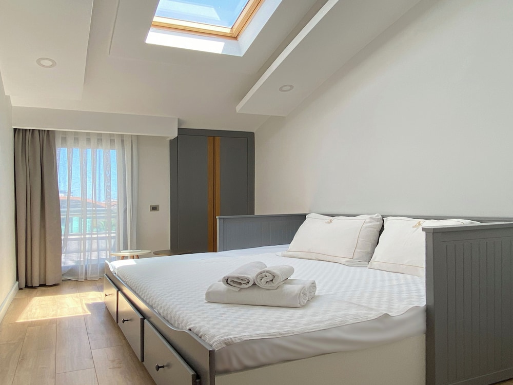 Veranda Beach Suites 10