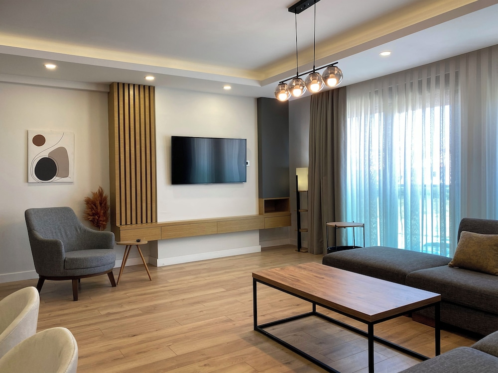 Veranda Beach Suites 11