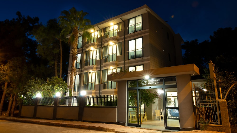 Opera Suites 1