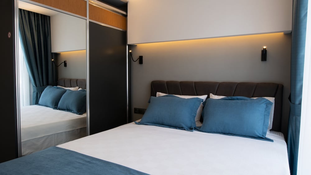 Opera Suites 24