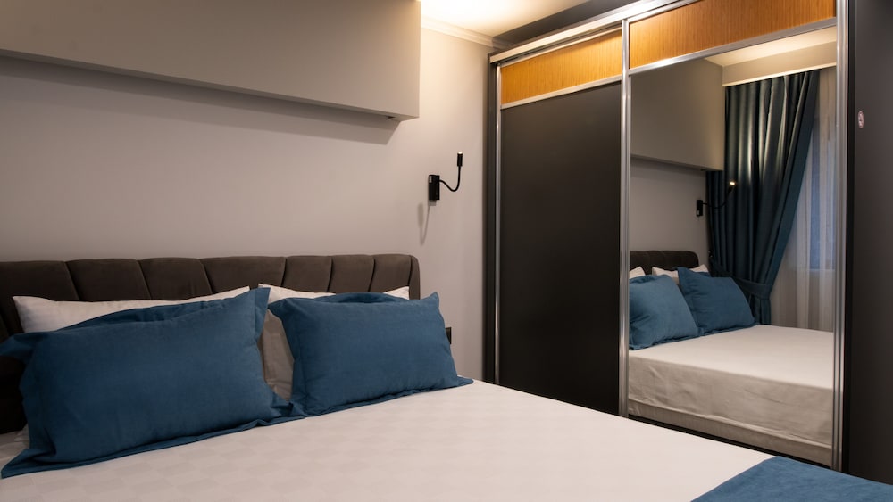 Opera Suites 13